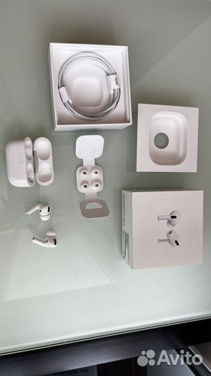 Наушники AirPods Pro with Wireless Charging Case