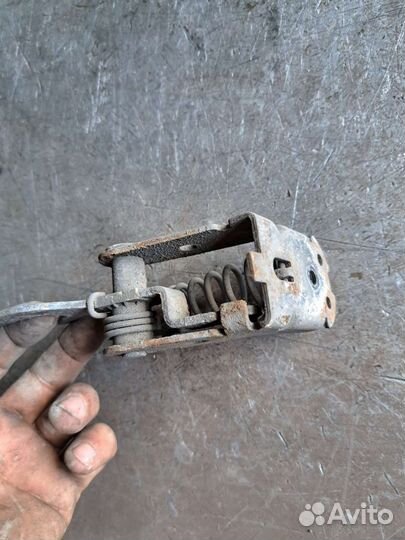 Замок капота на Ягуар x-type