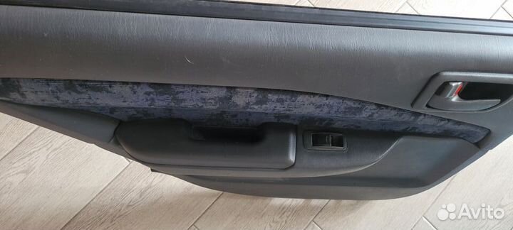 Обшивка двери Toyota Corona Premio левая пер. зад