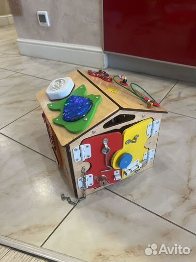 Бизиборд домик