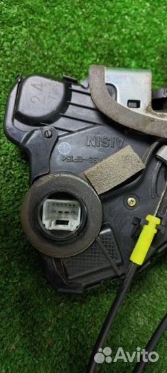 Замок двери передний правый Toyota Camry ACV30