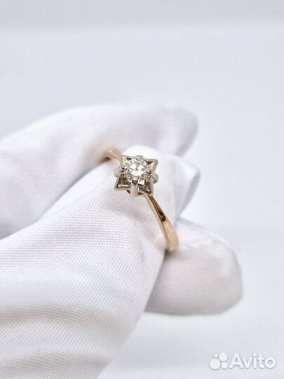 Золотое кольцо с бриллиантом 18,5р
