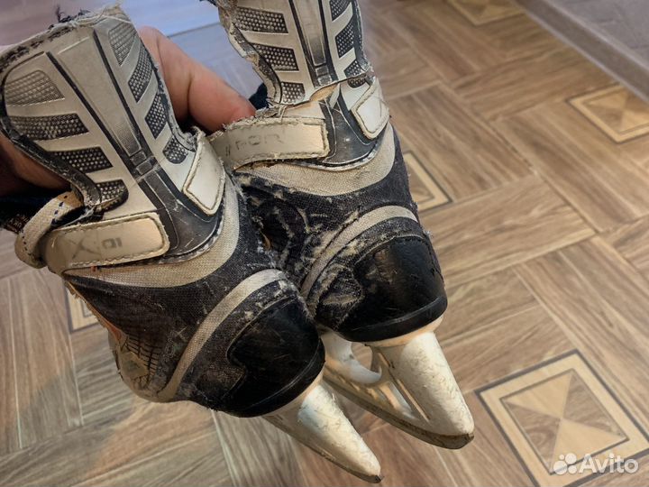 Коньки хоккейные