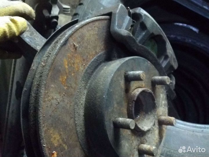 Поворотный кулак Субару