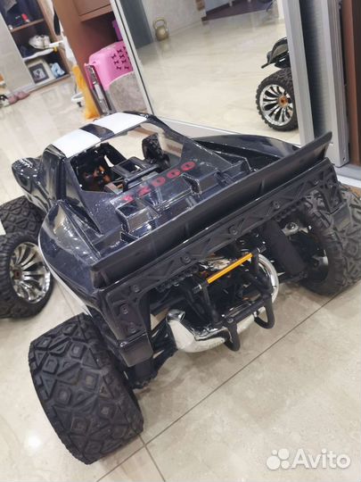 Бензиновая машинка на радиоуправлении