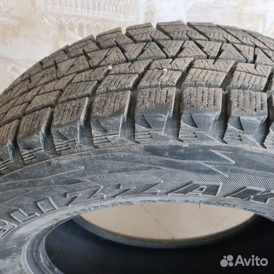 Bridgestone Blizzak DM-V1 225/70 R16