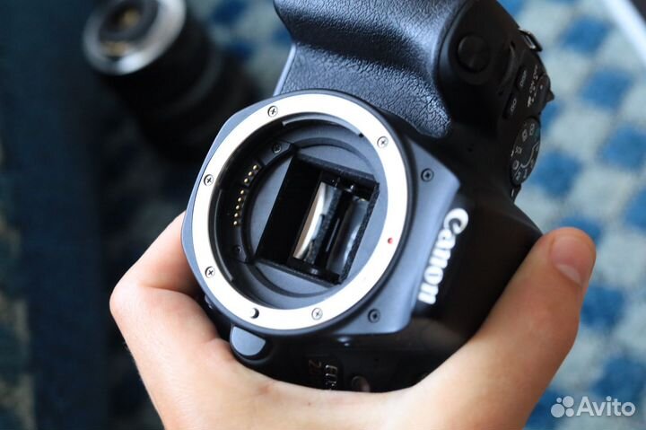 Зеркальный фотоаппарат canon 200d