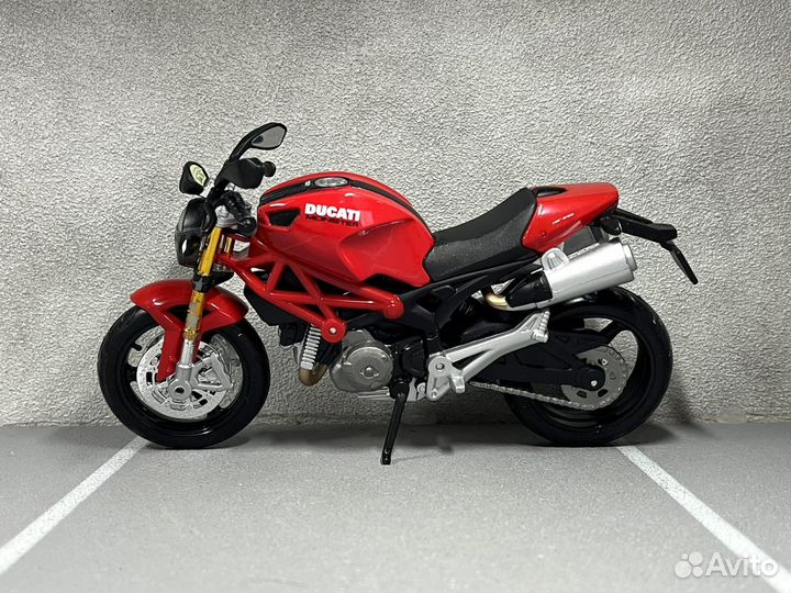 Коллекционная модель Ducati Monster 1:12 Maisto