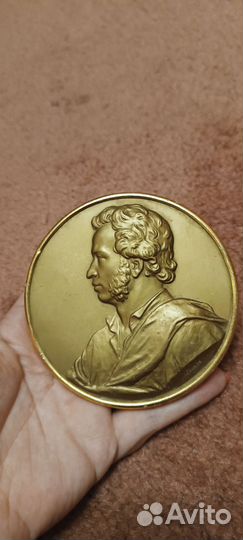 Читайте целиком. Разные панно