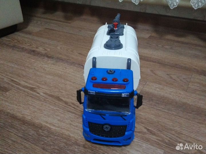 Игрушка Автомобиль поливалка/водовоз