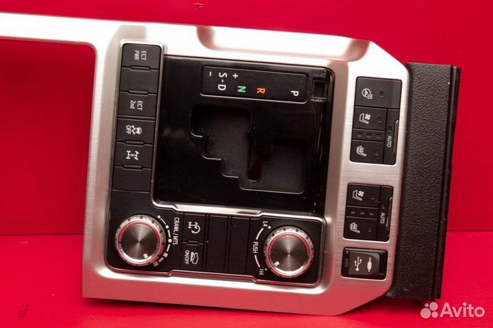 Консоль Toyota Land Cruiser 200 1VD 2015