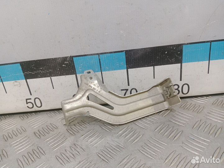 Б/У Кронштейн переднего бампера левая Merce#001