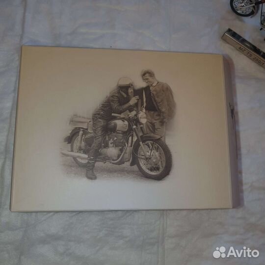 Модель мотоцикла 1 шт, каждая по 1000