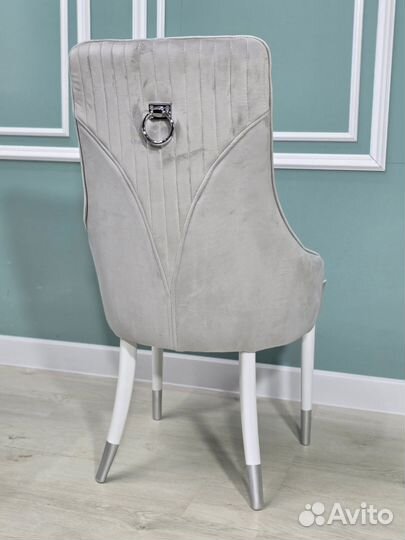 Стол и стулья