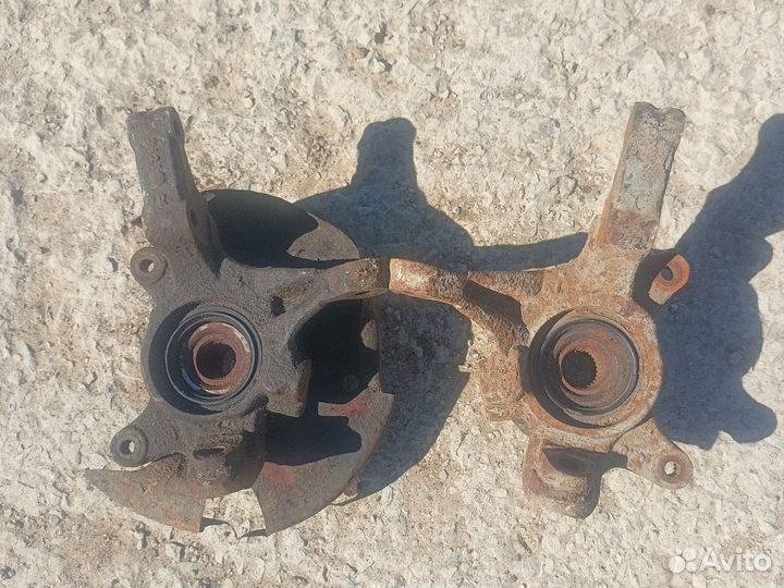 Поворотный кулак nissan almera n15 левый правый