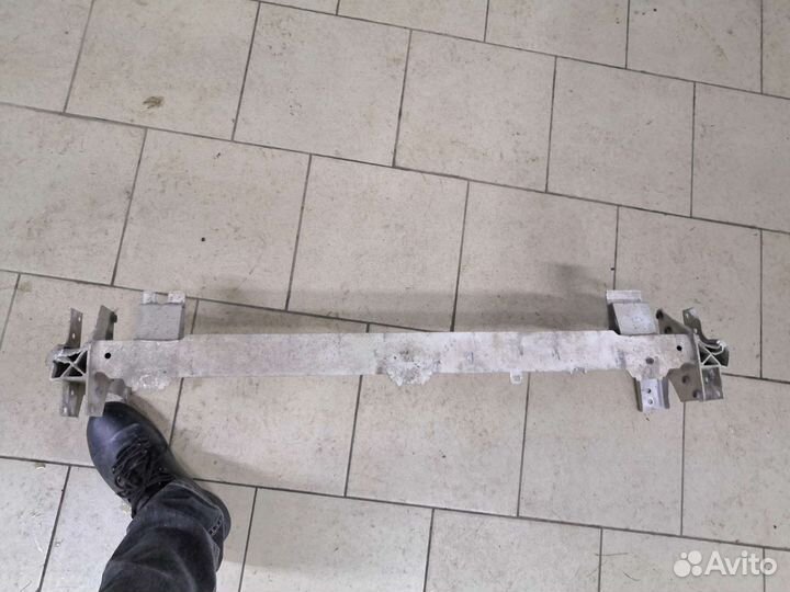 Поперечная балка радиатора Mercedes