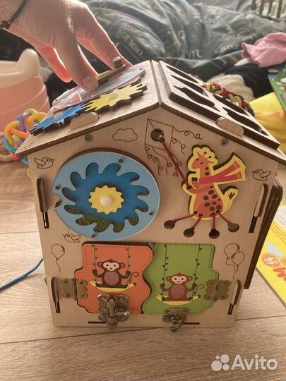 Бизиборд домик