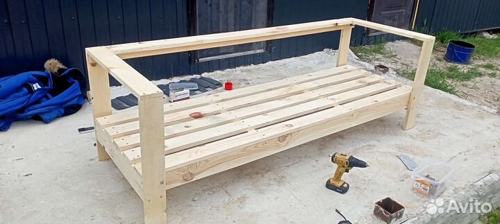 Садовый диван