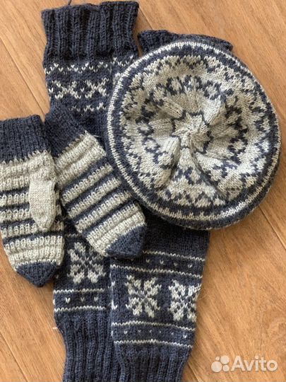 Шапка женская вязанная, гольфы, варежки