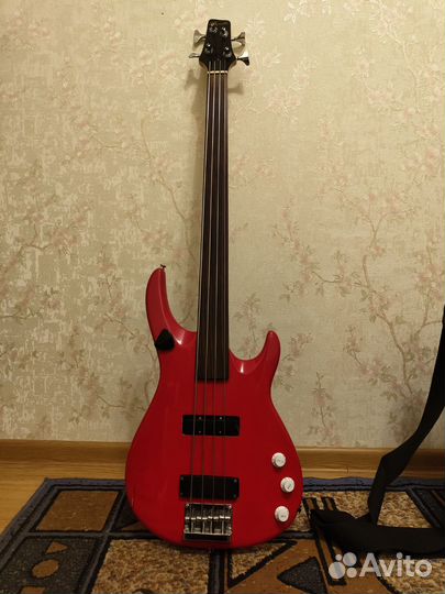 Безладовая бас гитара Apollo