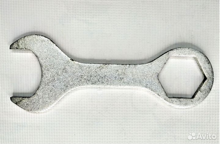 Ключ мотоцикла Урал гайки верхней траверсы