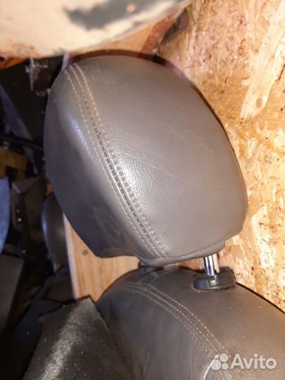 Подголовник переднего сиденья ford focus 1 кожа