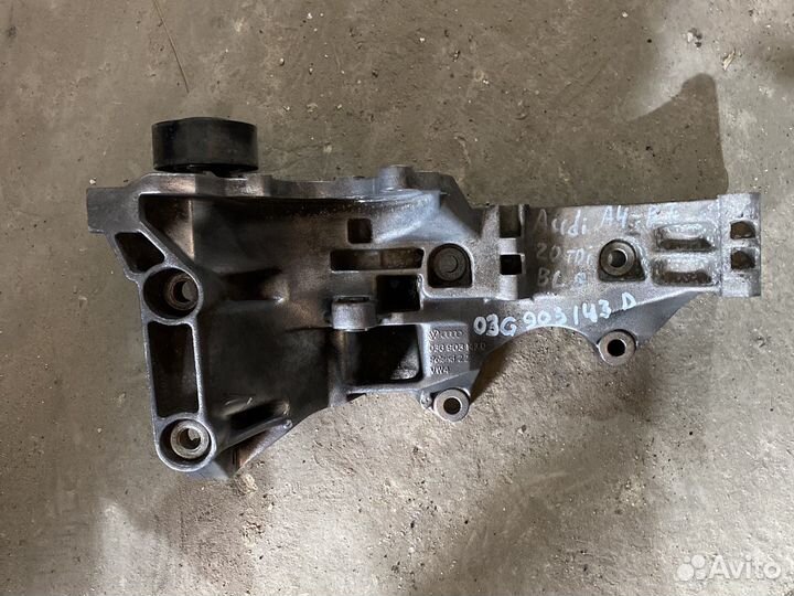 Кранштейн 03G903143D Audi A4 A6