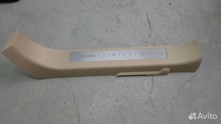 Правая накладка порога Инфинити QX70