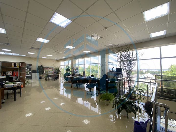 Дом 384 м² на участке 6,6 га