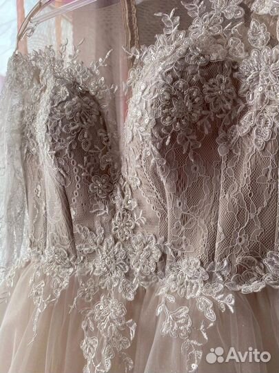 Свадебное платье со шлейфом 44 46