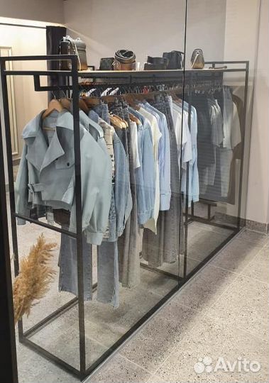 Торговое оборудование. Стойки вешало для одежды
