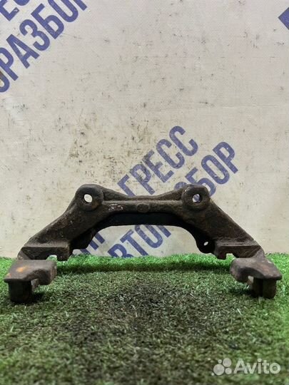 Скоба суппорта передняя правая Mercedes-Benz W220