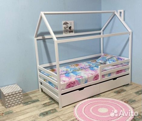 Кровать домик из массива бука