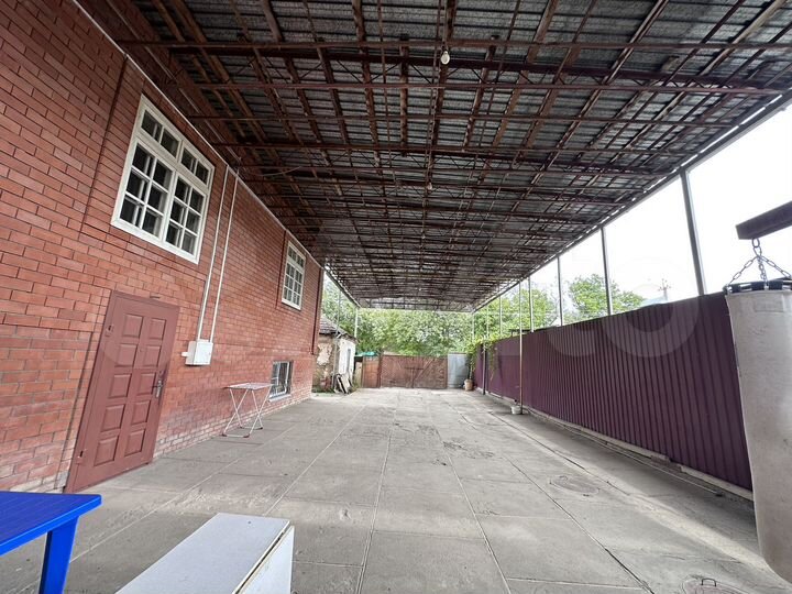 Дом 327,2 м² на участке 8,4 сот.