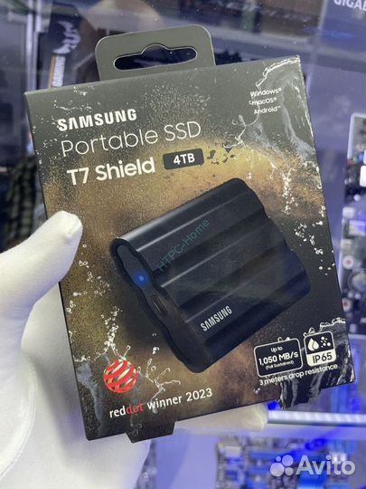 4TB Samsung MU-PE4T0S/WW External SSD T7 Shield