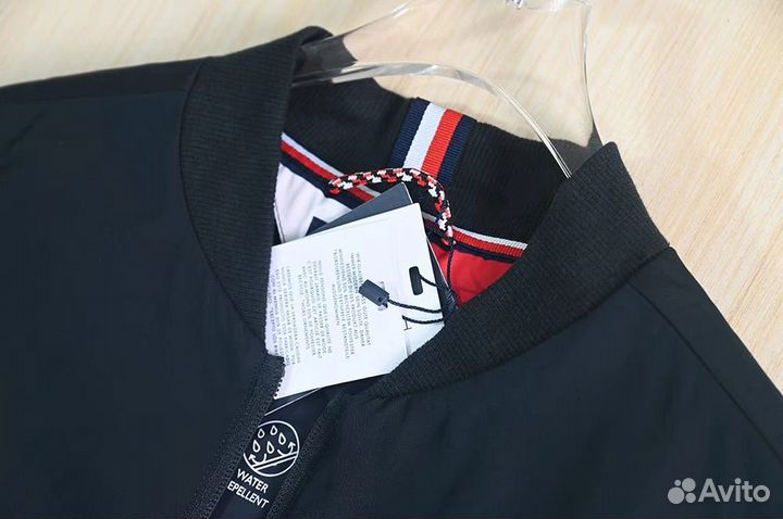 Бомбер Tommy Hilfiger новый ветровка