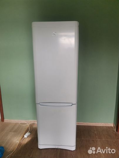 Холодильник двухкамерный indesit