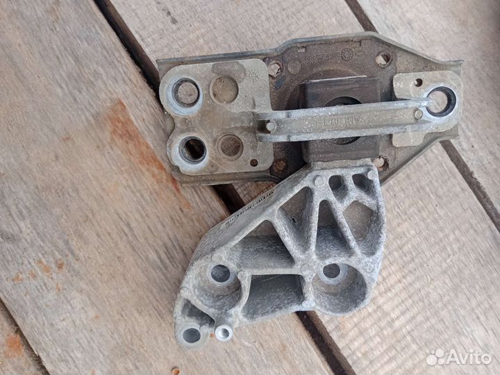 Подушка крепления двигателя Рено Колеос