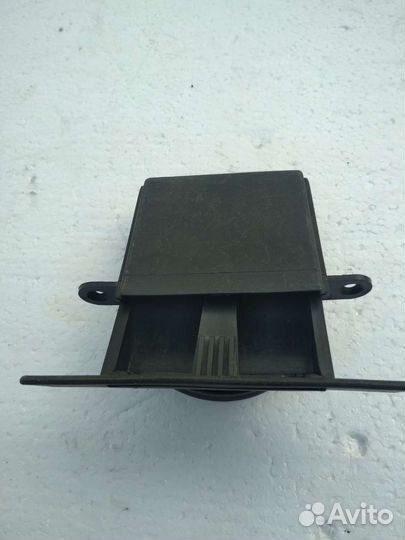 Ока воздухoзаборник капота