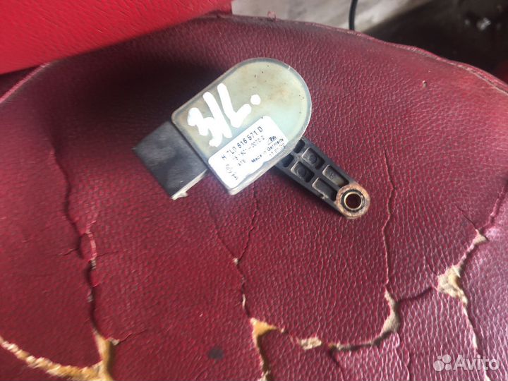 Датчик уровня подвески задний левый Audi Q7