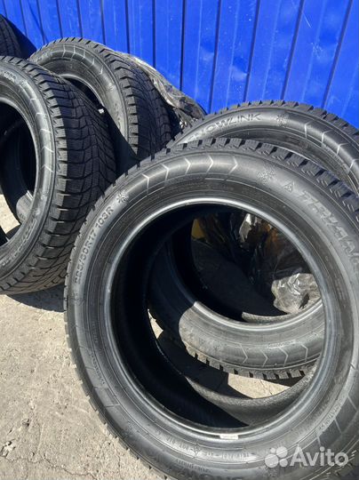 Triangle Snowlink TWT02 225/60 R17