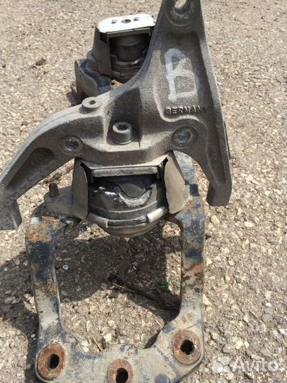 Bentley Continental GT Опора траверса АКПП
