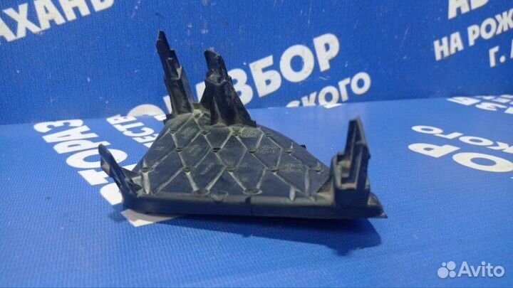 Заглушка бампера Toyota Corolla 150 седан 2010