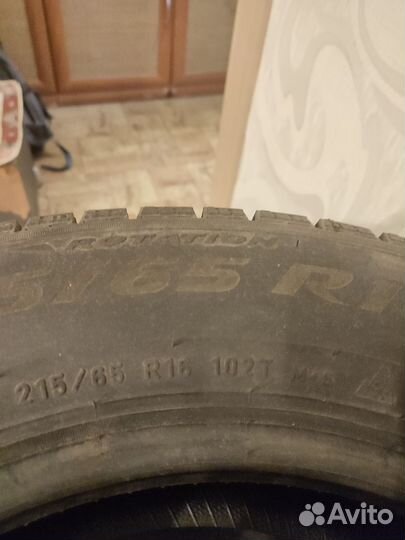 Pirelli Ice Zero FR 215/65 R16 102T