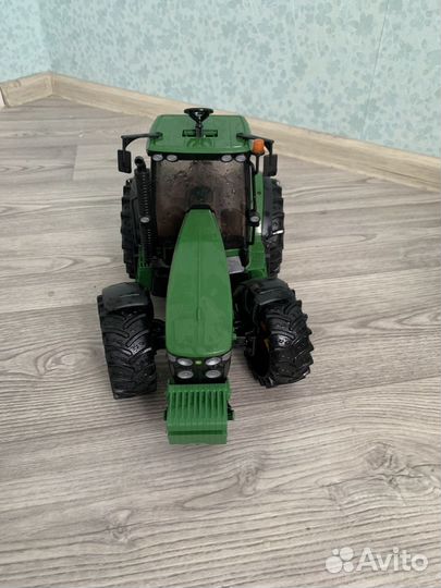 Трактор Bruder John Deer