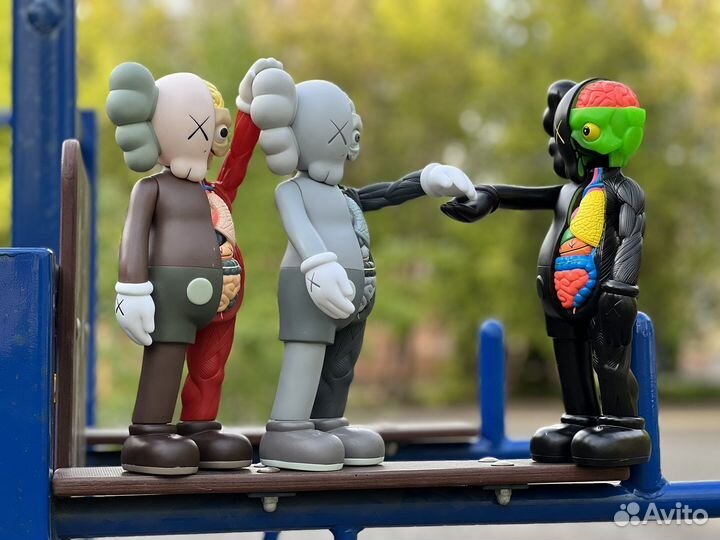 Коллекционные фигурки Kaws