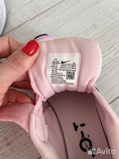 Кроссовки для девочки Nike 30 размер