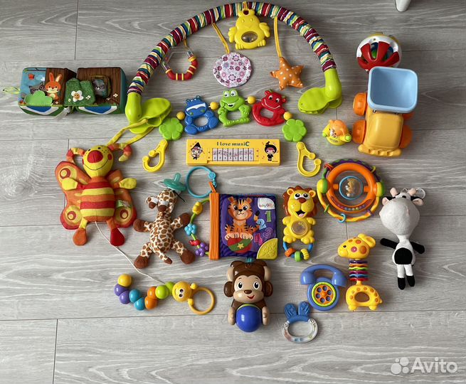 Развивающие игрушки для малышей пакетом
