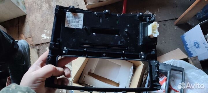 Штатная магнитола на Mitsubishi pajero 4