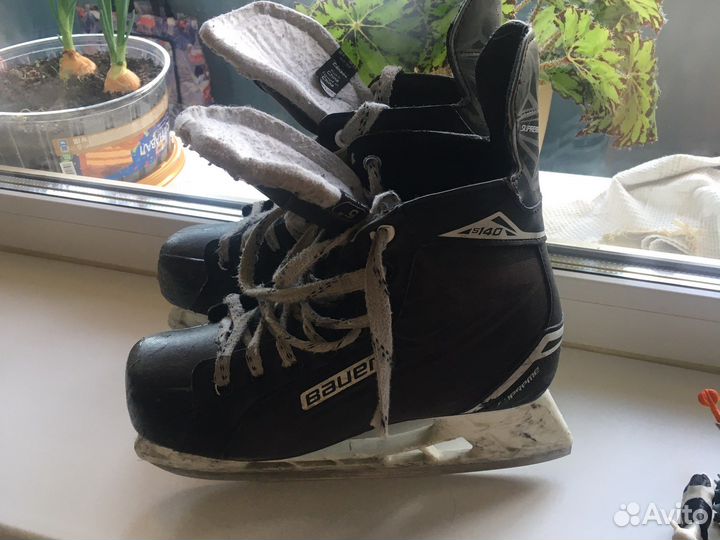 Коньки хоккейные